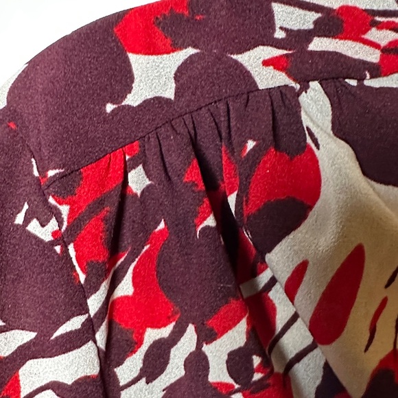 J Crew S Red, Maroon and Eggshell Abstract Floral blouse with tie at neck - Picture 6 of 11